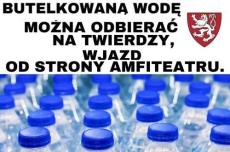 Mini_butelkowane-wode-mozna-odierac-na-twierdzy--wjazd-od-syrony-amfiteatru